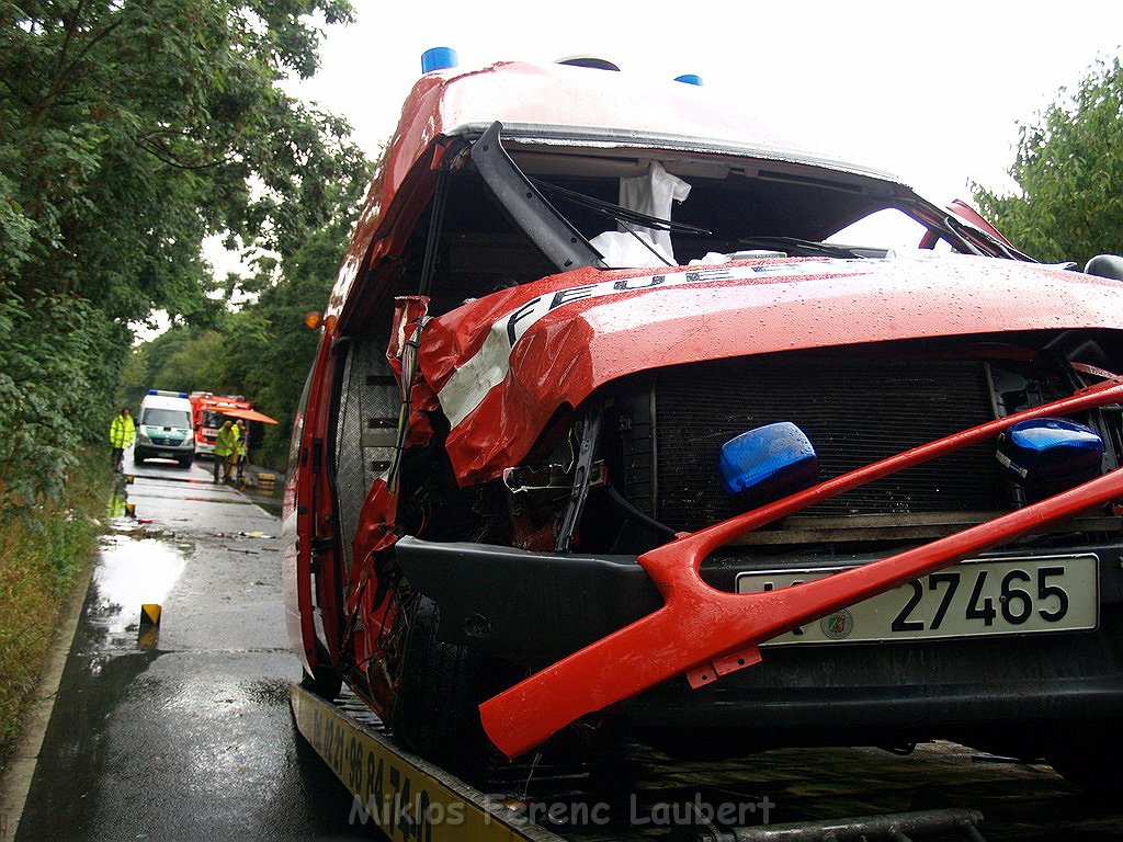 Schwerer VU TTW 8 Koeln Ostheim Alter Deutzer Postweg P293.JPG